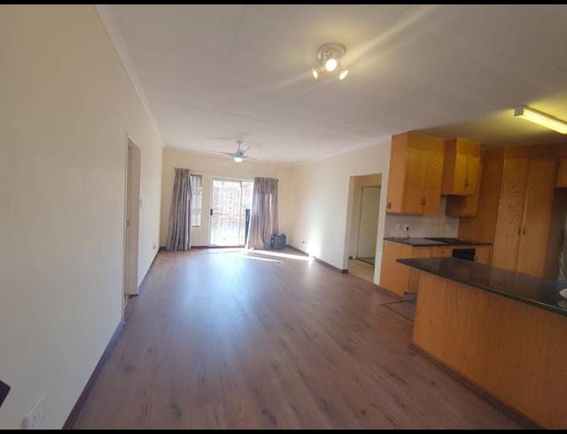 2 BEDROOM TOWNHOUSE FOR SALE IN ROOIHUISKRAAL NORTH
